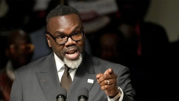 Chicago Mayor Brandon Johnson Criticizes Trump Administration’s Economic Policies and Compares Them to Historical Atrocities