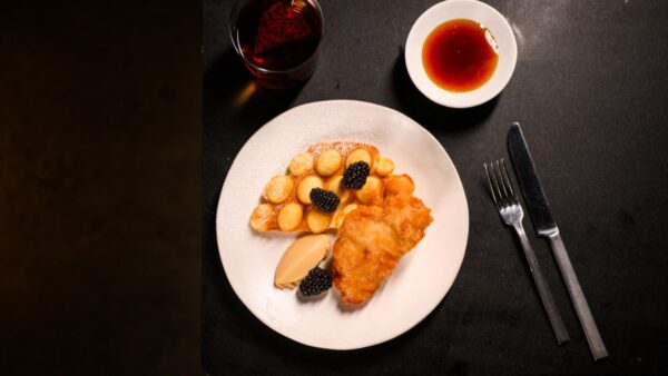Alaska Airlines Elevates In-Flight Dining Experience with Chef’s (Tray) Table Program