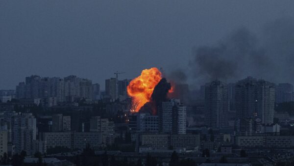 Intense Aerial Bombardment by Russia Strikes Ukraine, Peace Talks Stall