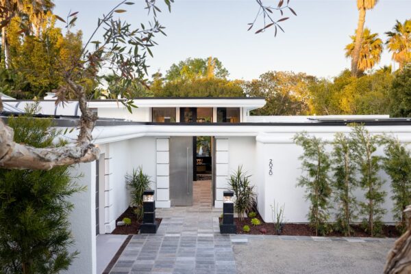 A Timeless Gem: Andrew White’s Revamped Midcentury Home in Carlsbad