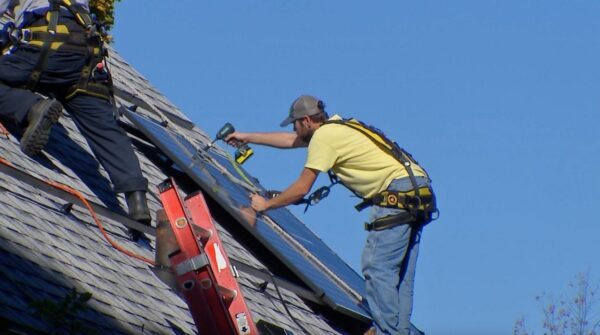 Clean Energy Jobs at Risk as Congressional Republicans Move to Cut Tax Credits