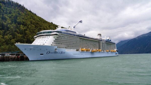 Alaska Cruise Stunt Goes Viral, Drawing Criticism and Concerns