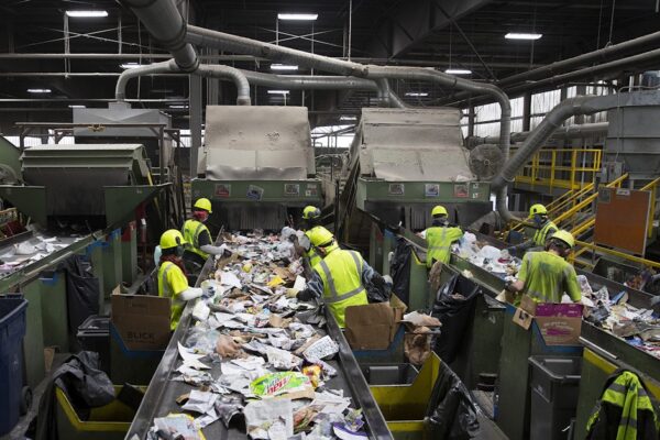 Seattle’s Glass Recycling Faces Challenges and New Opportunities After Manufacturer Closure
