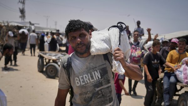 Desperate Pursuit of Aid in Gaza Amid Growing Chaos and Violence
