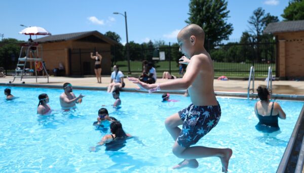 Chicago’s Hale Pool Opens Amid Heat Wave, Welcoming Families for a Summer Tradition