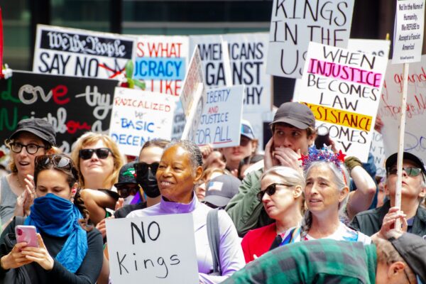 Peaceful Protests in Chicago: Success of the No Kings Rally Against President Trump’s Policies