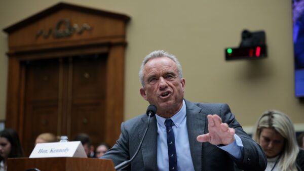 Gavi Rejects Kennedy’s Accusations on Vaccine Safety; Concerns Rise Over U.S. Funding Halt