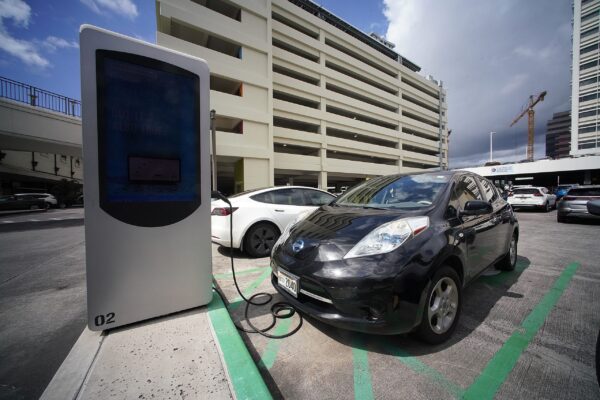 Hawaiʻi Presses Forward with Transportation Decarbonization Amid Cost Concerns