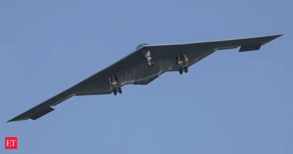 B-2 Stealth Bomber Stuck in Hawaii After Emergency Landing During Decoy Mission