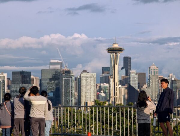 Seattle Surpasses 800,000 Population Mark Amidst Rapid Growth and Housing Challenges