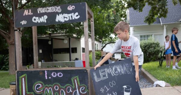 Young Entrepreneurs Fundraise for Camp Mystic with Lemonade Stand