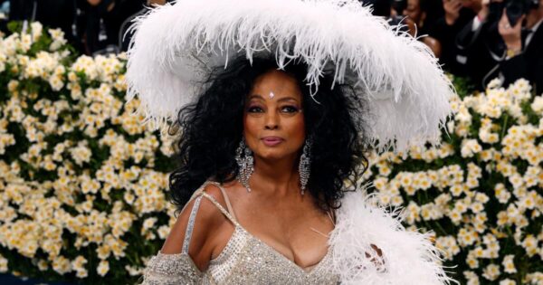 Diana Ross Enchants Hollywood Bowl with Iconic Performances and Heartfelt Moments