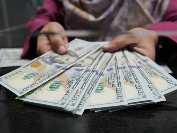 The US Dollar’s Global Dominance in Question: An Analysis of Shifts in Currency Power