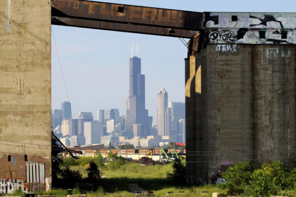 Chicago Residents Rally Against Demolition of Historic Grain Silos Amid Health Concerns