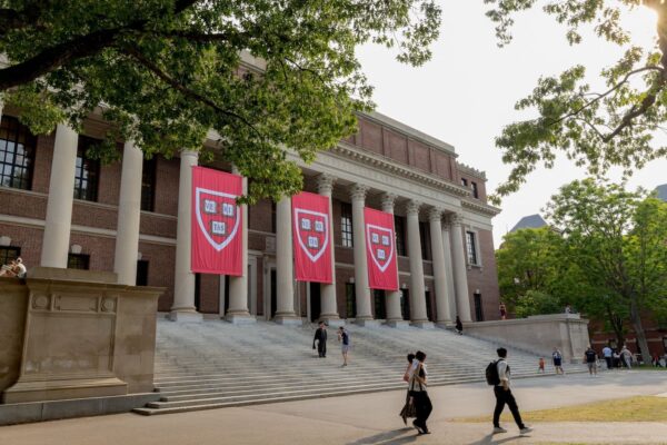 Harvard Faculty Mobilizes Against Potential Negotiations with Trump Administration