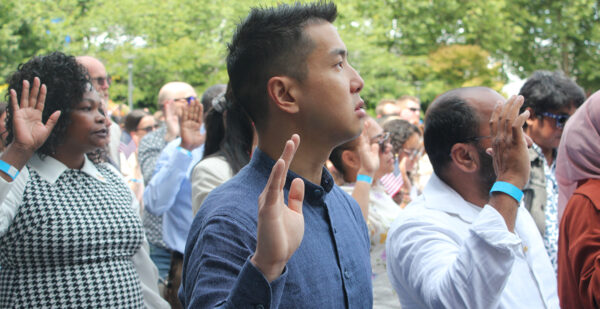 Celebrating New Beginnings: Over 500 Immigrants Become U.S. Citizens at Seattle’s 4th of July Ceremony