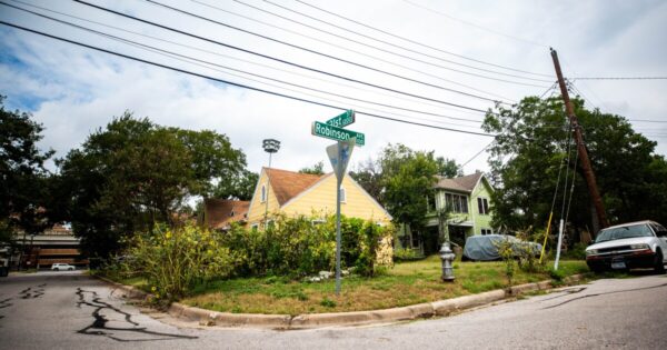 Residents Face Decision on Proposed Noise Wall Amid I-35 Expansion in Central Austin