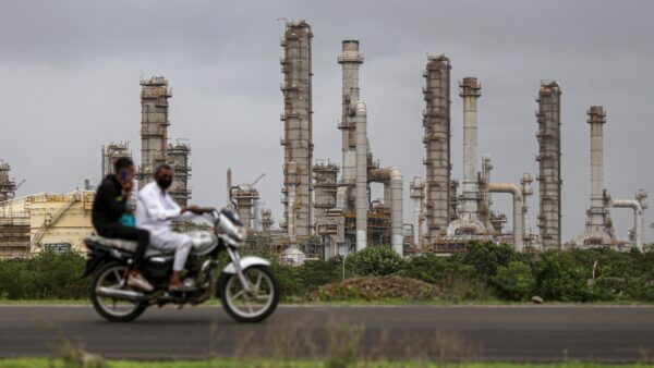 U.S. Doubles Tariffs on Indian Goods Amid Ongoing Ukraine Conflict Controversy