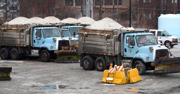 Chicago Officials Dispel Myths of Salt Trucks as ICE Barriers Amid Protest and Political Tension