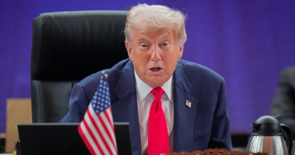 US and China Seek to Resolve Trade Tensions Ahead of APEC Summit