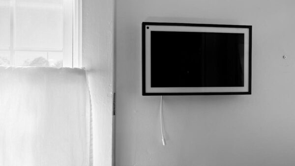 Amazon’s Echo Show Distraction: Users Frustrated by Ads Amid Calls for Seamless Integration